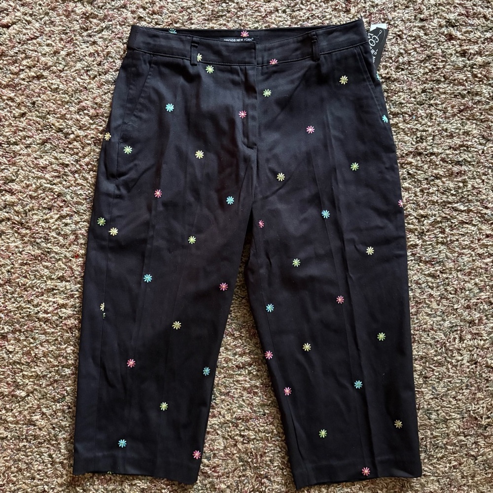 Briggs New York Capri Pants Black Multicolored Embroidered Daisies Size 10P NWT